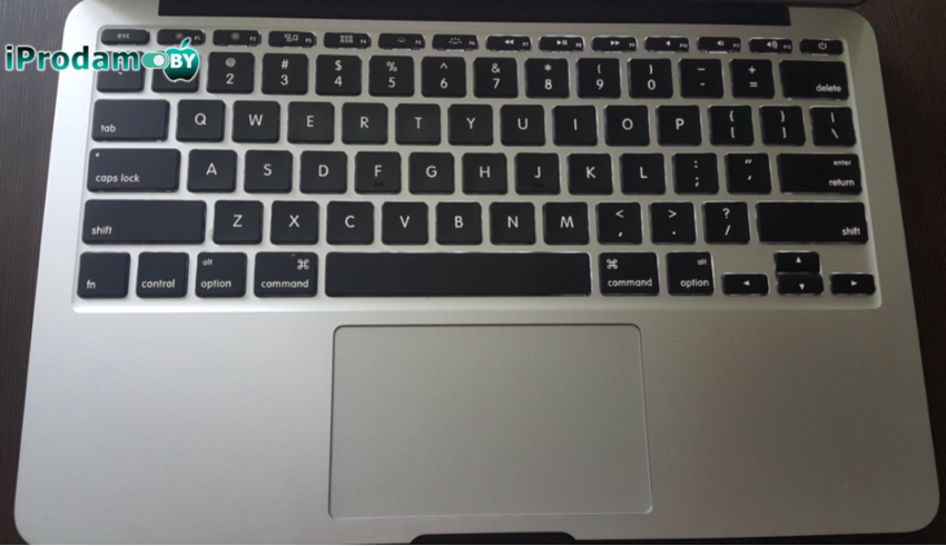 MacBook Air (11-inch, 2015) и роутер wi-fi в подарок!