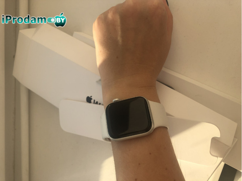 Продам умные часы Apple Watch Series 5