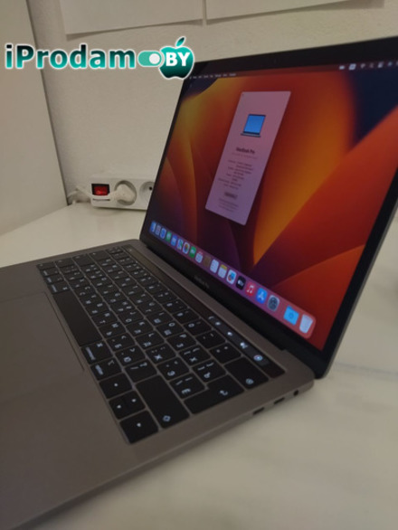 MacBook Pro 2019, 13-inch, Four Thunderbolt 3 ports.