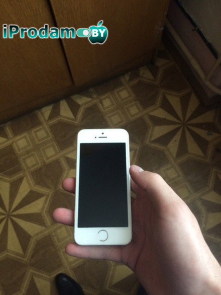 Продам iPhone 5S 32 GB Silver в отличном состоянии
